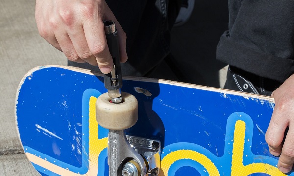 How to Clean and Lubricate Your Skateboard bearings