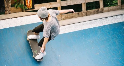 How to Do Easy Tricks on a Skateboard