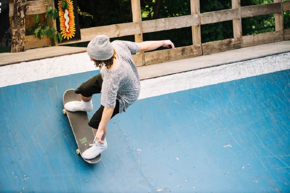 How to Do Easy Tricks on a Skateboard