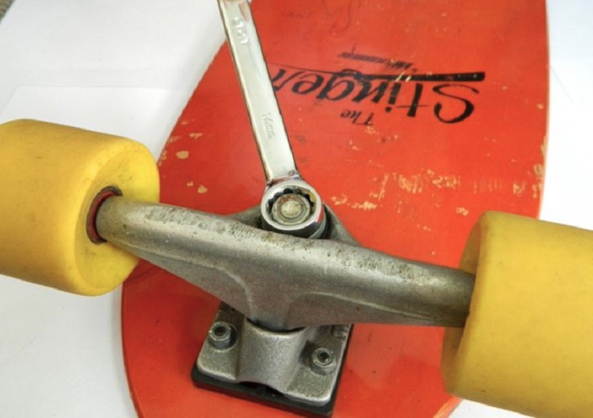 skateboard wheelbite
