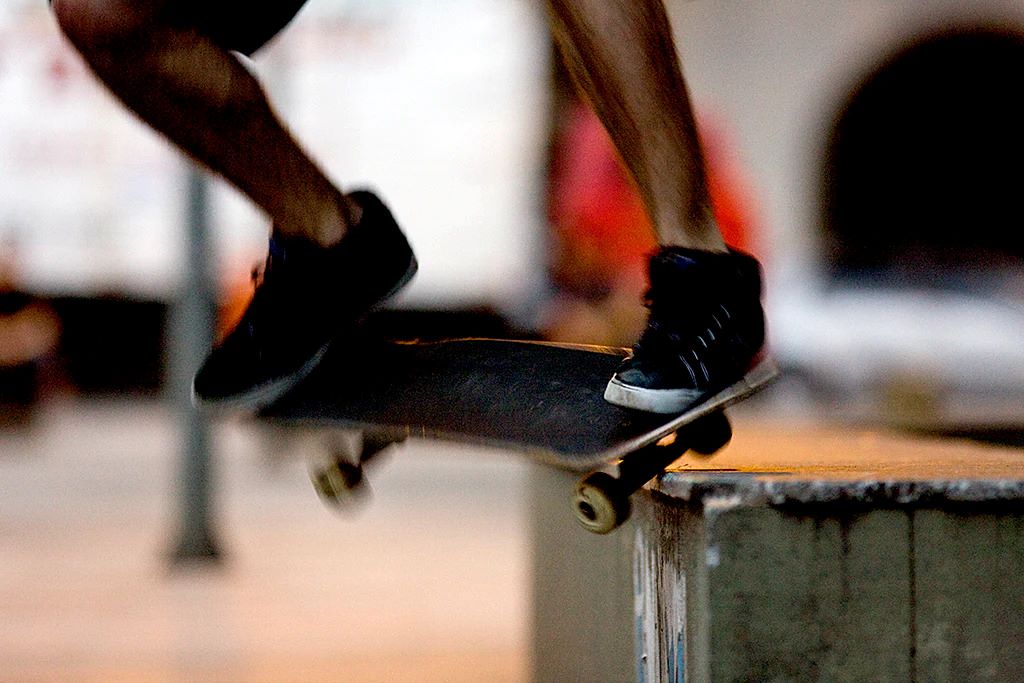 How to do a grind on a skateboard?