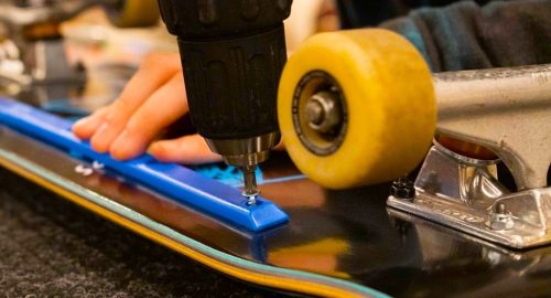 How to tighten bearings on a skateboard