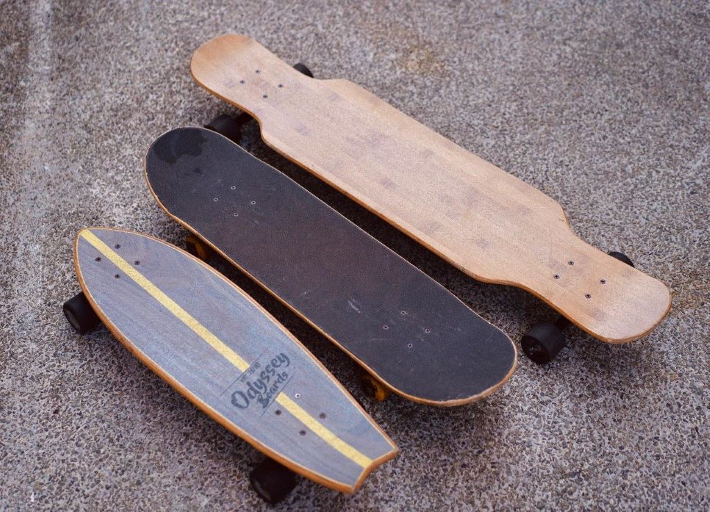 What is the difference between a cruiser skateboard and a longboard