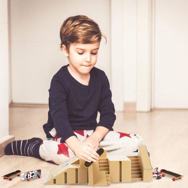 Set of 12 HOMETALL finger skateboards, perfect for children’s play and gifts.