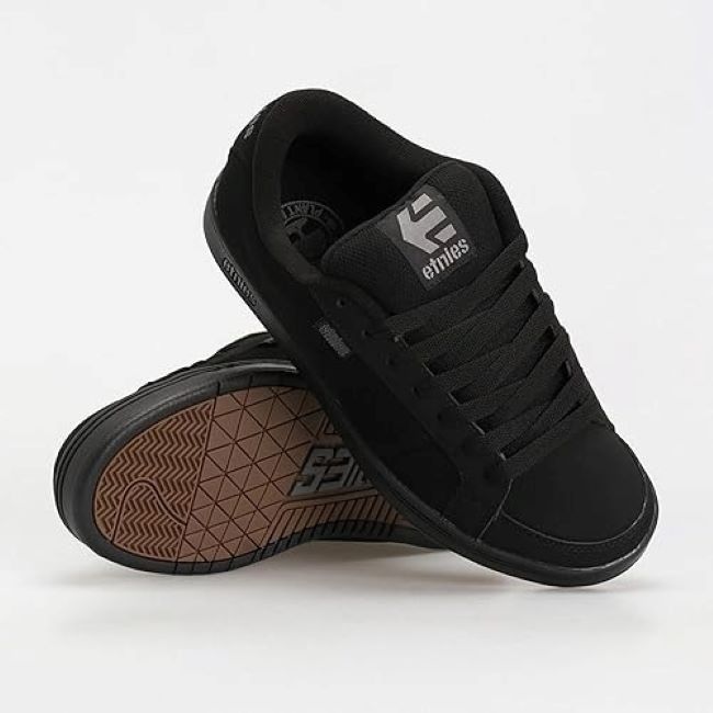 Etnies Kingpin skateboarding shoes showing cushioned comfort and sturdy outsole