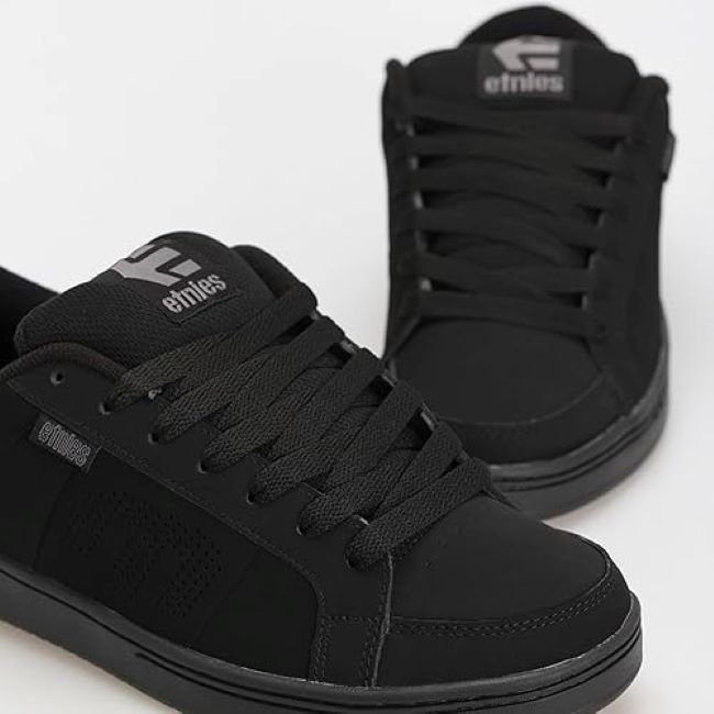 Etnies Kingpin men’s skate shoes with classic puffy design and durable construction